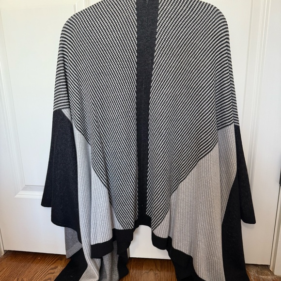 Lululemon Cape type Sweater - Picture 2 of 4
